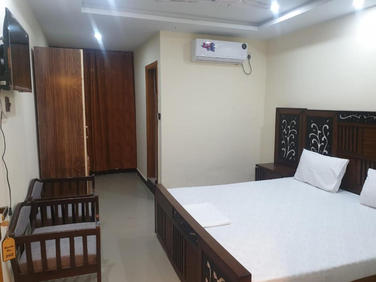 Dream Night Hotel Исламабад Екстериор снимка