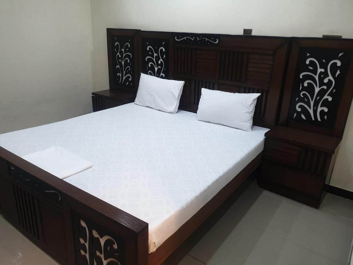 Dream Night Hotel Исламабад Екстериор снимка